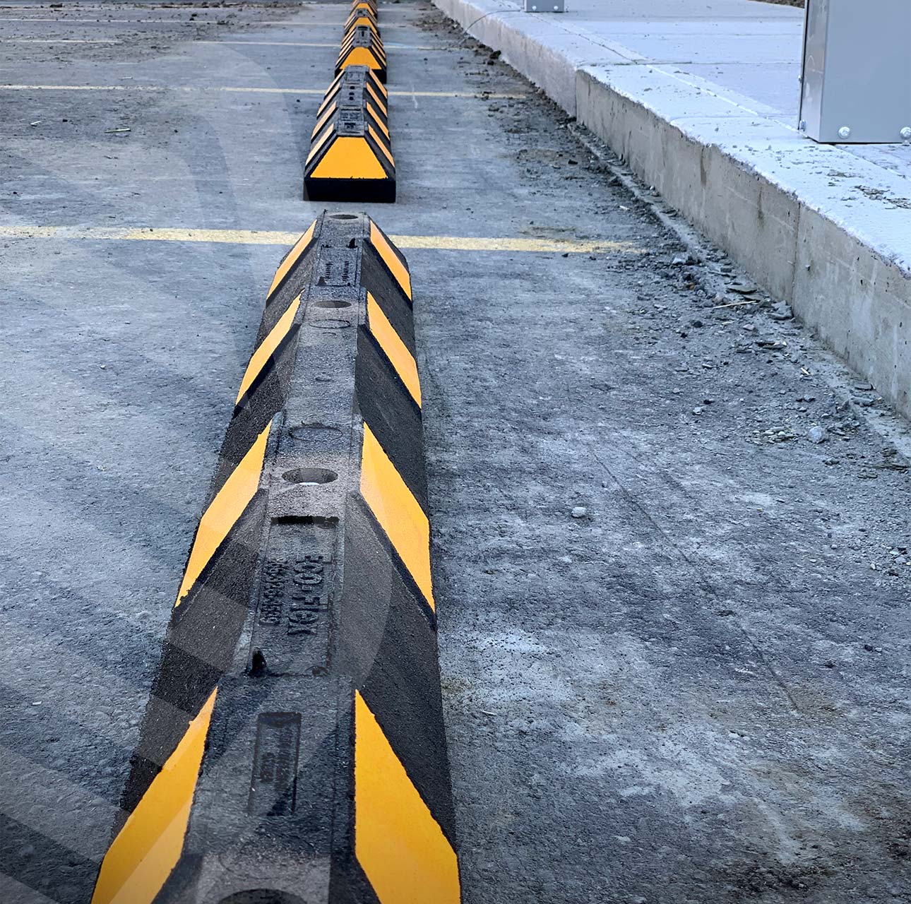 Barricades and signs, traffic control companies, road flagging companies, portable electronic traffic signs, alberta traffic supply, BC traffic supply, manitoba traffic supply, saskatchewan traffic supply